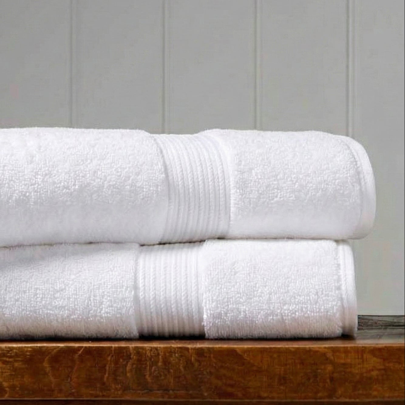 WHITE BATH TOWEL