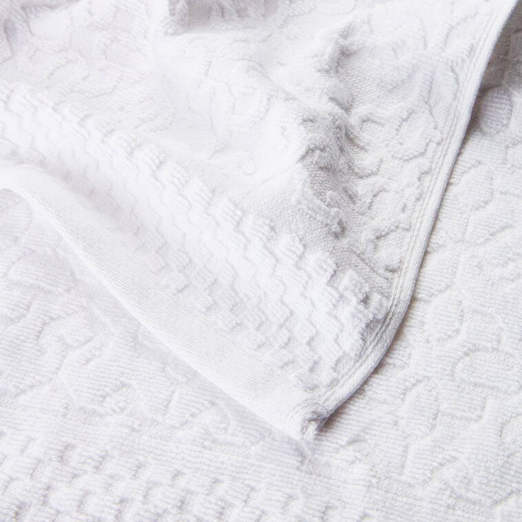 WHITE JACQUARD BATH TOWEL