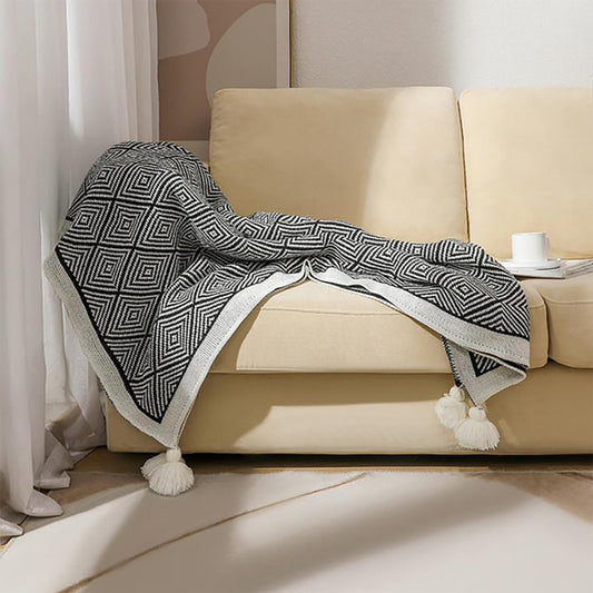 GEOMETRIC THROW BLACK
