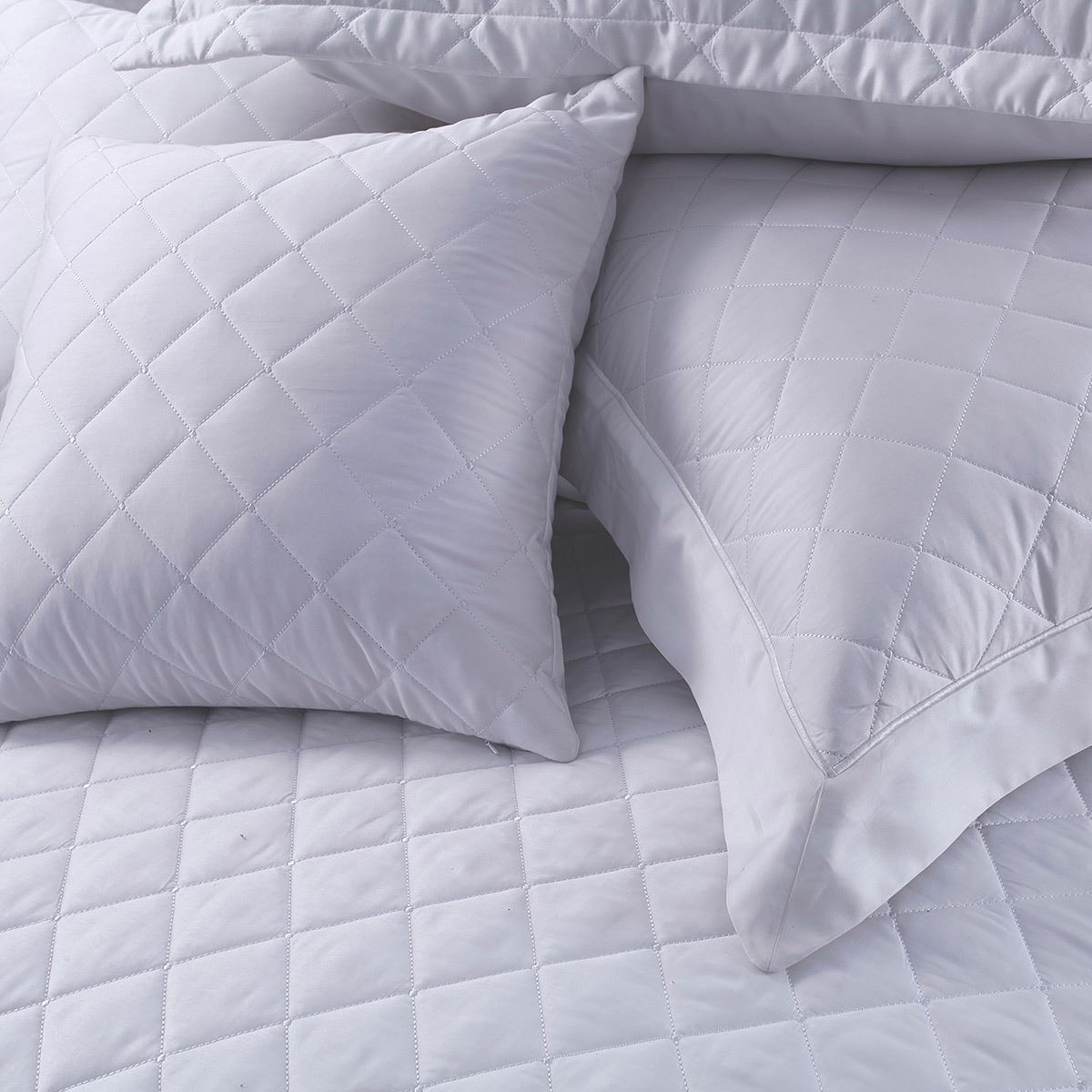 Oyster Pearl Bed Spread Set