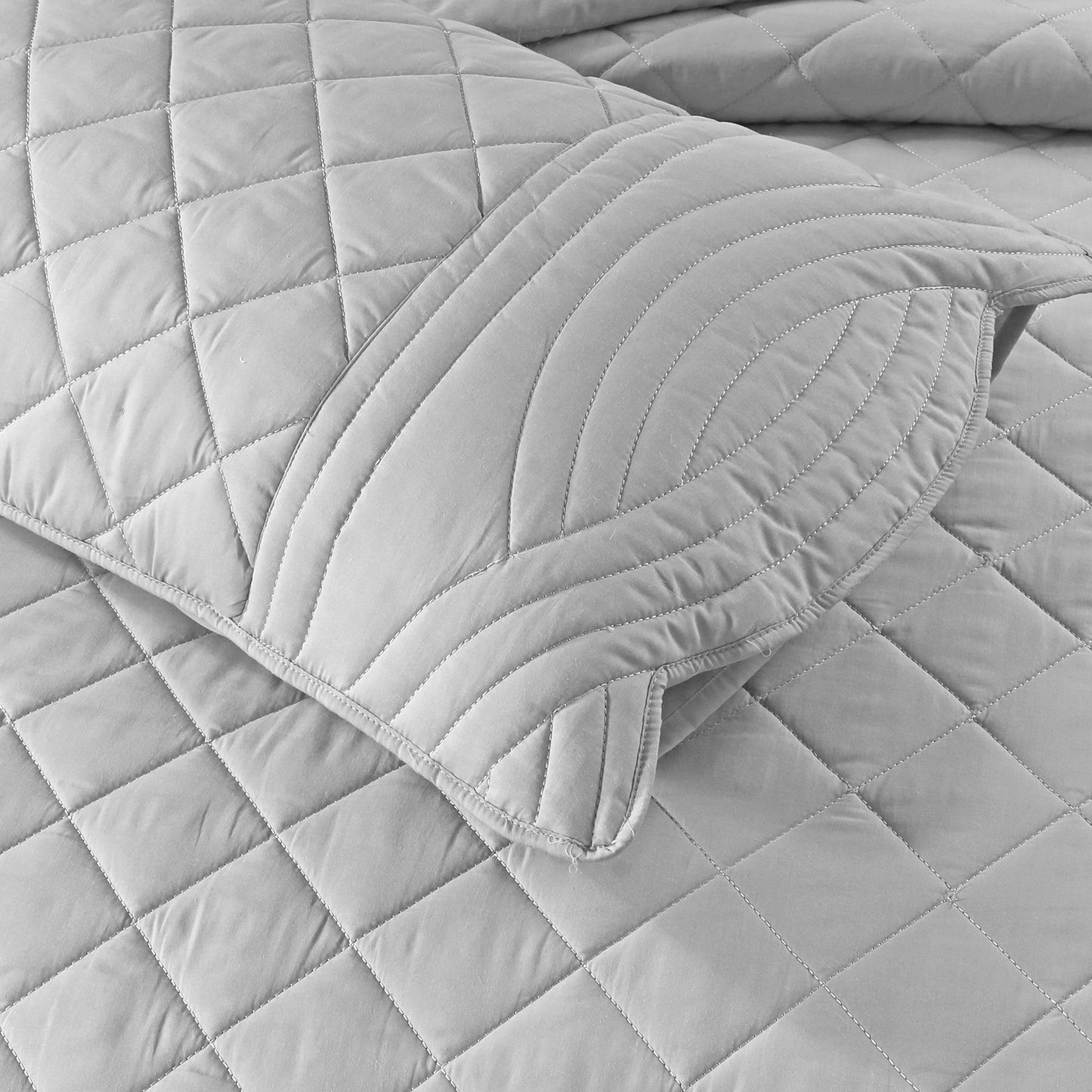 Silver Scallop Bed Spread Set