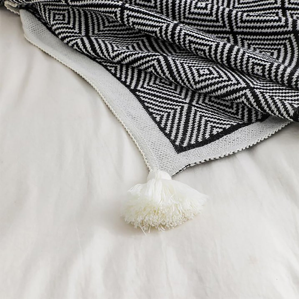 GEOMETRIC THROW BLACK