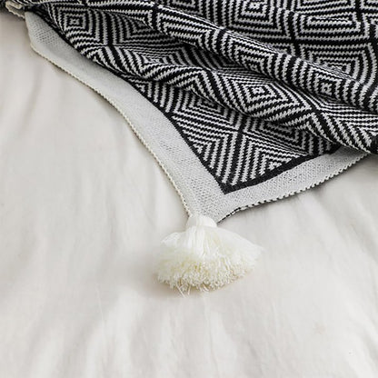 GEOMETRIC THROW BLACK