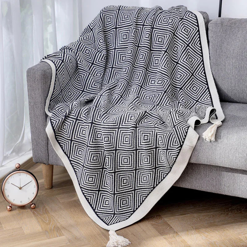 GEOMETRIC THROW BLACK