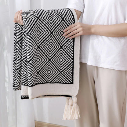 GEOMETRIC THROW BLACK