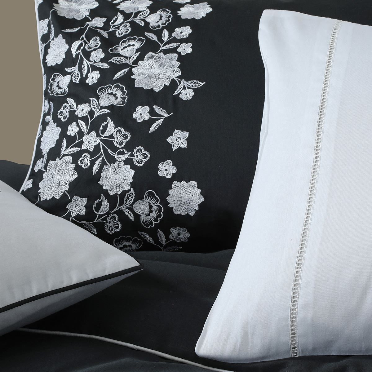 Ebony Bloom Duvet Set