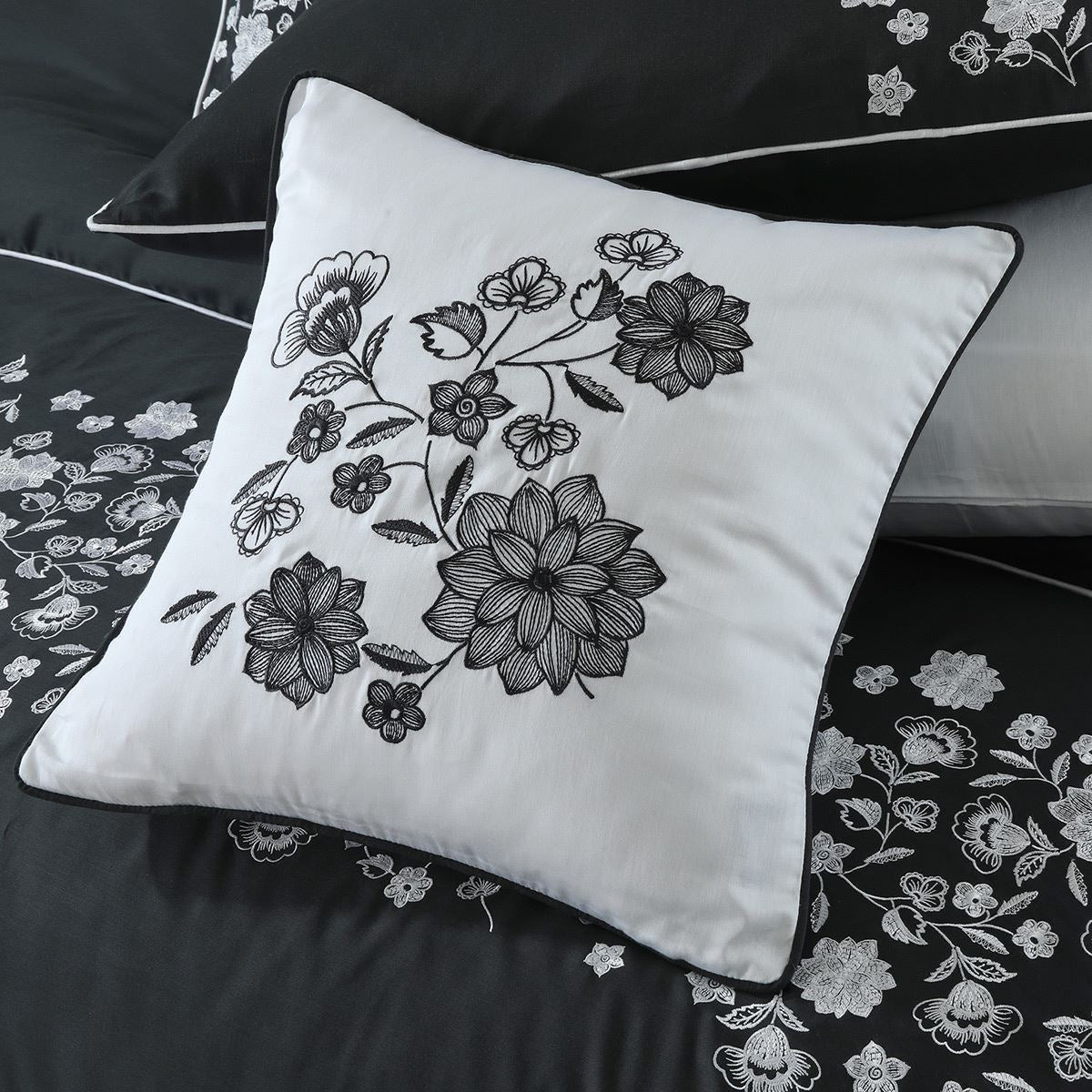 Ebony Bloom Duvet Set